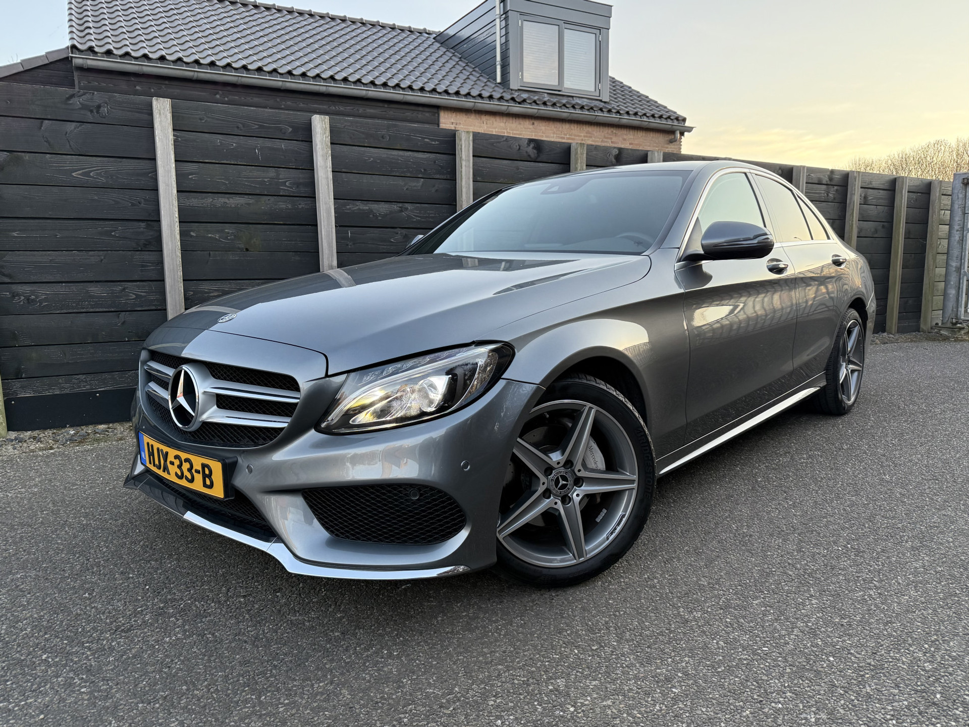 44325003-1.jpg