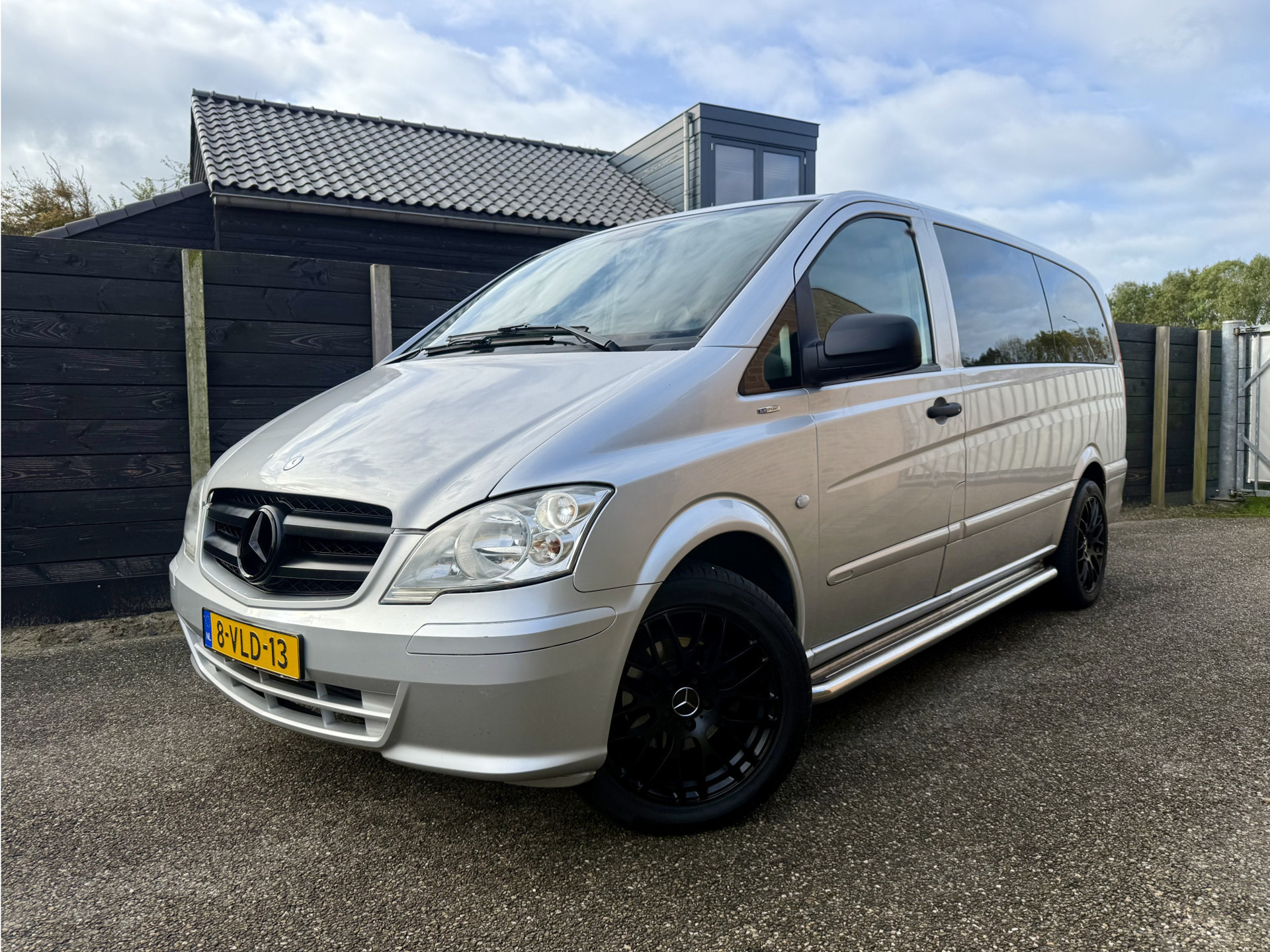 48510267-0.jpg