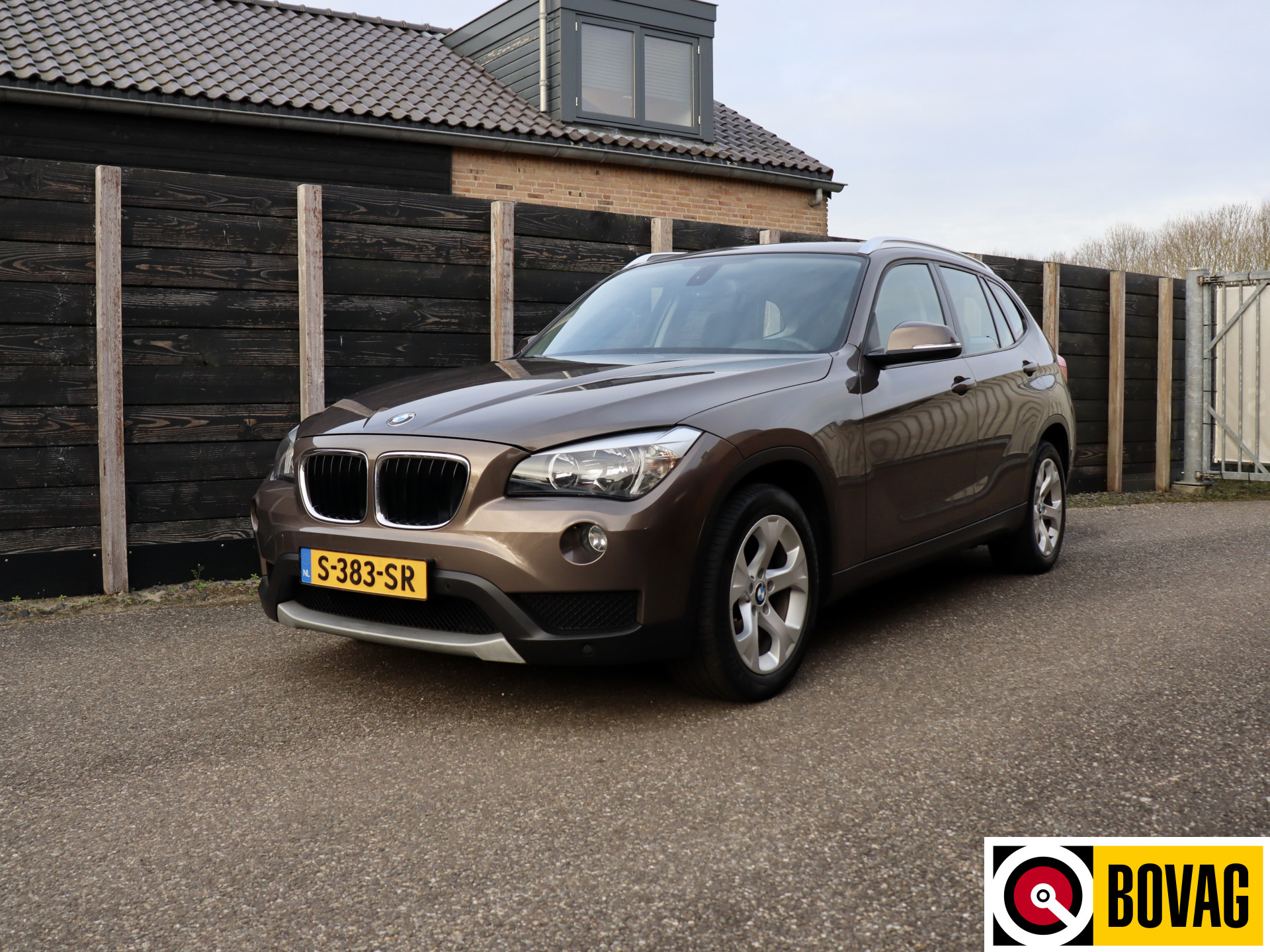 53278206-50.jpg